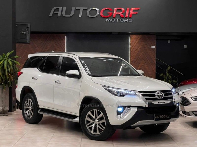 TOYOTA HILUX SW4 2.8 SRX 4X4 7 LUGARES 16V TURBO INTERCOOLER 2020/2020 AUTOGRIF MOTORS CAMPO BOM / Carros no Vale