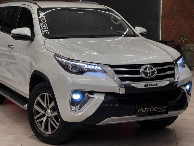 TOYOTA HILUX SW4 2.8 SRX 4X4 7 LUGARES 16V TURBO INTERCOOLER 2020/2020 AUTOGRIF MOTORS CAMPO BOM / Carros no Vale