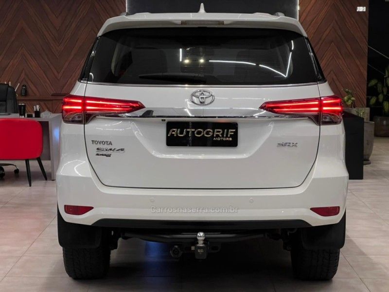 TOYOTA HILUX SW4 2.8 SRX 4X4 7 LUGARES 16V TURBO INTERCOOLER 2020/2020 AUTOGRIF MOTORS CAMPO BOM / Carros no Vale