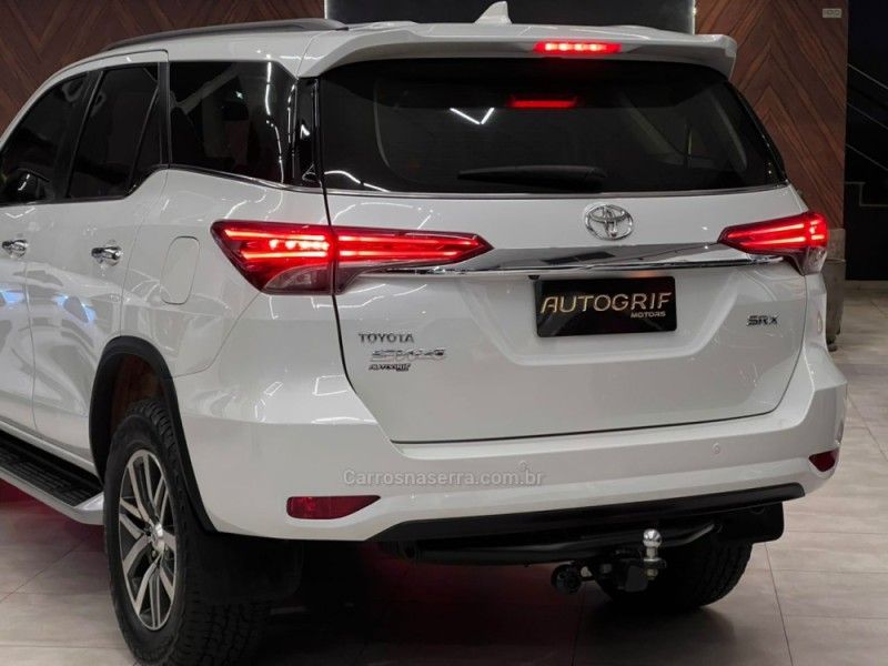 TOYOTA HILUX SW4 2.8 SRX 4X4 7 LUGARES 16V TURBO INTERCOOLER 2020/2020 AUTOGRIF MOTORS CAMPO BOM / Carros no Vale