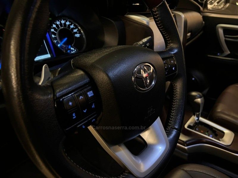 TOYOTA HILUX SW4 2.8 SRX 4X4 7 LUGARES 16V TURBO INTERCOOLER 2020/2020 AUTOGRIF MOTORS CAMPO BOM / Carros no Vale
