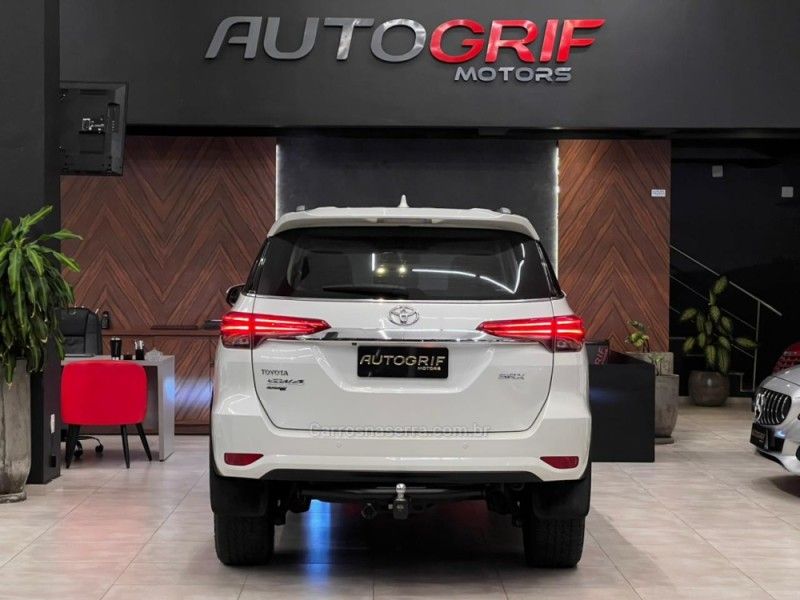 TOYOTA HILUX SW4 2.8 SRX 4X4 7 LUGARES 16V TURBO INTERCOOLER 2020/2020 AUTOGRIF MOTORS CAMPO BOM / Carros no Vale