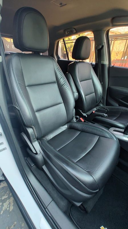 CHEVROLET TRACKER LTZ 1.8 16V 4×2 2014/2015 RENNER AUTOMÓVEIS LAJEADO / Carros no Vale