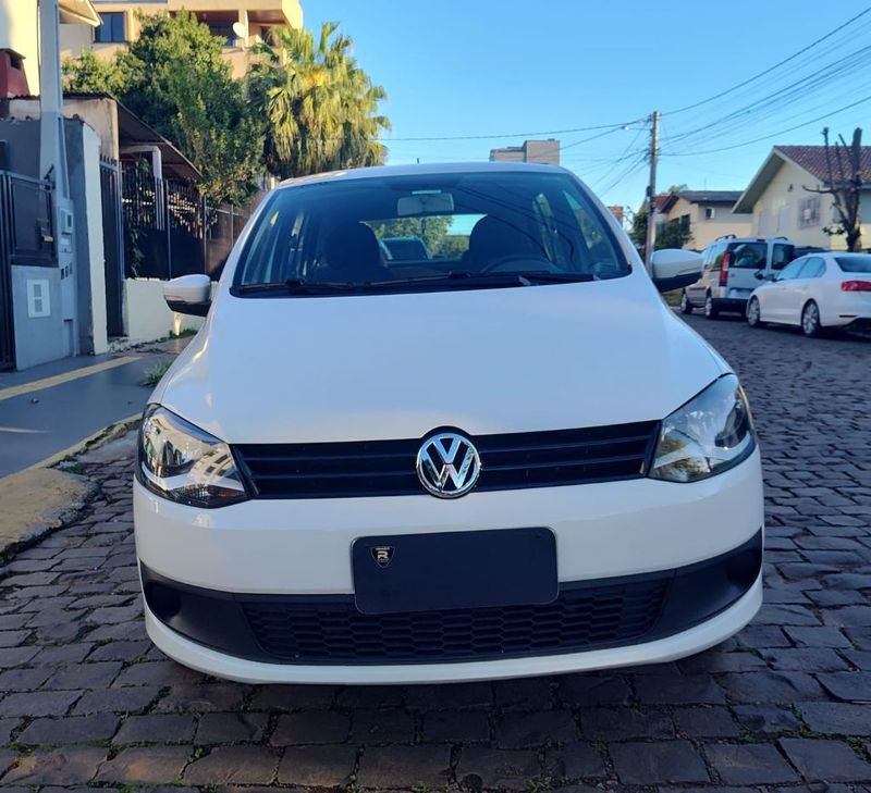 VOLKSWAGEN Fox 1.0 Mi Total 8V 2013/2014 RENNER AUTOMÓVEIS LAJEADO / Carros no Vale