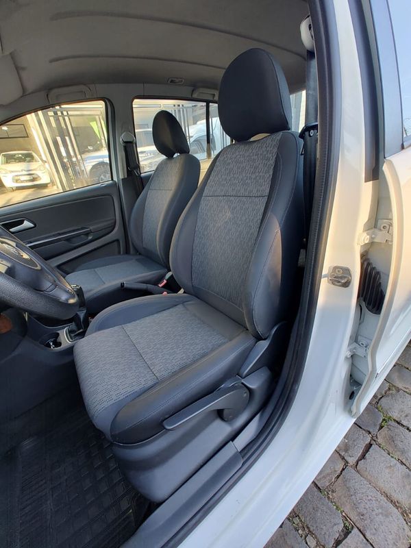 VOLKSWAGEN Fox 1.0 Mi Total 8V 2013/2014 RENNER AUTOMÓVEIS LAJEADO / Carros no Vale