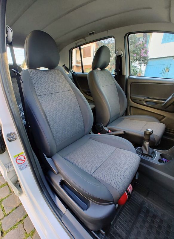 VOLKSWAGEN Fox 1.0 Mi Total 8V 2013/2014 RENNER AUTOMÓVEIS LAJEADO / Carros no Vale
