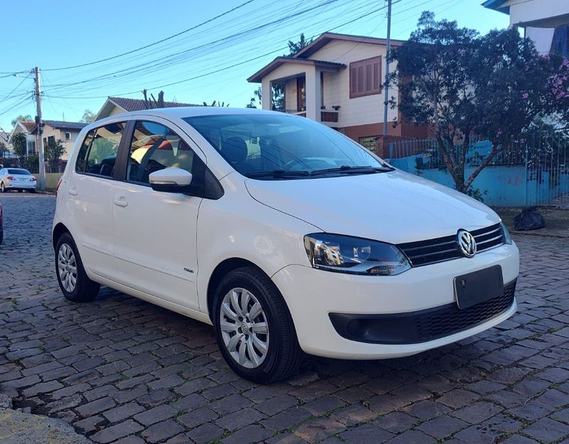 VOLKSWAGEN Fox 1.0 Mi Total 8V 2013/2014 RENNER AUTOMÓVEIS LAJEADO / Carros no Vale