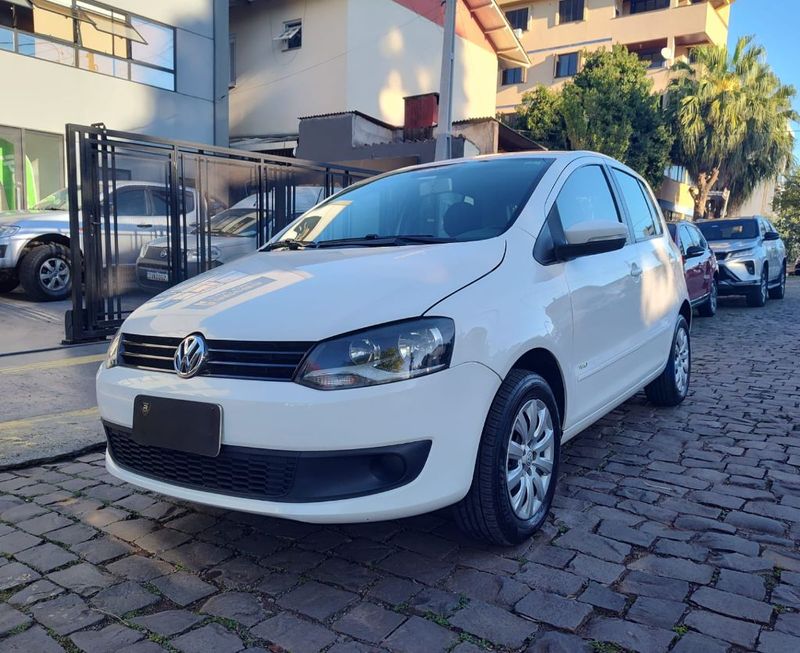 VOLKSWAGEN Fox 1.0 Mi Total 8V 2013/2014 RENNER AUTOMÓVEIS LAJEADO / Carros no Vale