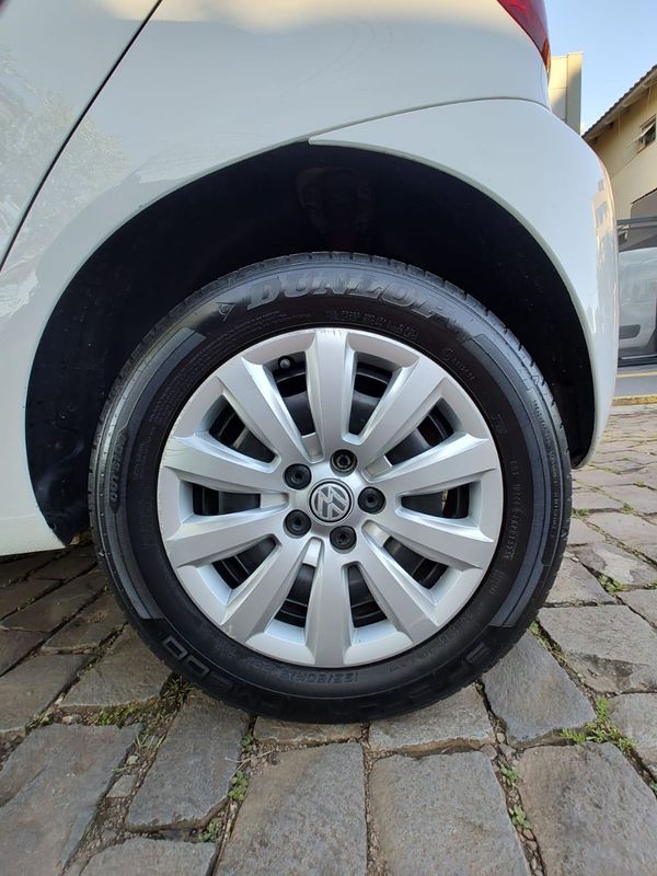 VOLKSWAGEN Fox 1.0 Mi Total 8V 2013/2014 RENNER AUTOMÓVEIS LAJEADO / Carros no Vale