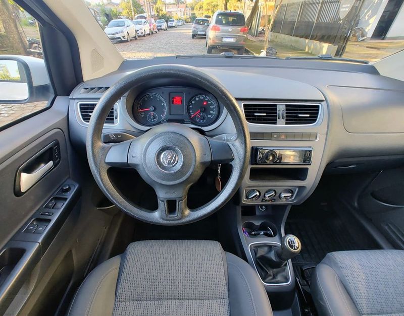 VOLKSWAGEN Fox 1.0 Mi Total 8V 2013/2014 RENNER AUTOMÓVEIS LAJEADO / Carros no Vale