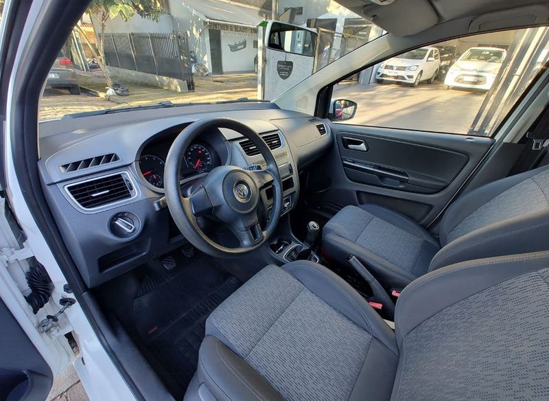 VOLKSWAGEN Fox 1.0 Mi Total 8V 2013/2014 RENNER AUTOMÓVEIS LAJEADO / Carros no Vale
