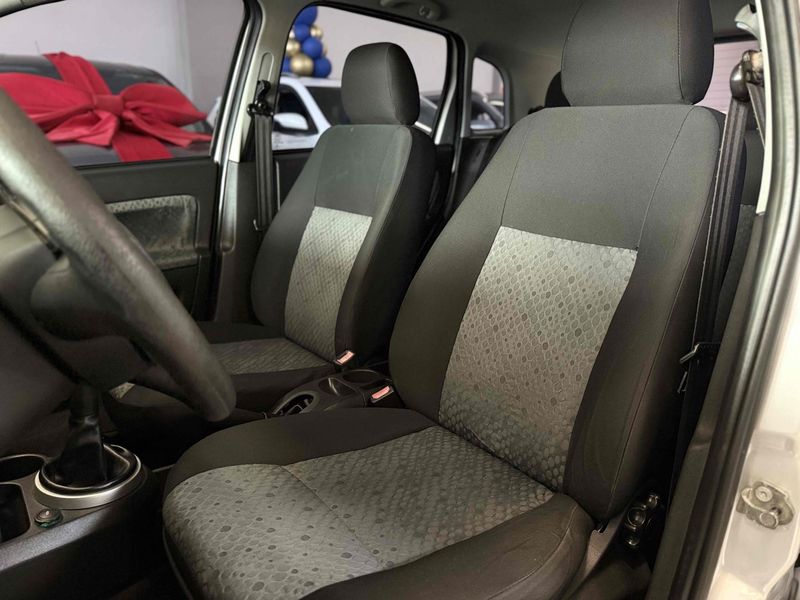 FORD FIESTA 1.0 ROCAM HATCH 8V 2013/2014 LEHMEN VEÍCULOS VENÂNCIO AIRES / Carros no Vale
