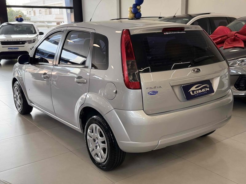 FORD FIESTA 1.0 ROCAM HATCH 8V 2013/2014 LEHMEN VEÍCULOS VENÂNCIO AIRES / Carros no Vale