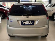 FORD FIESTA 1.0 ROCAM HATCH 8V 2013/2014 LEHMEN VEÍCULOS VENÂNCIO AIRES / Carros no Vale