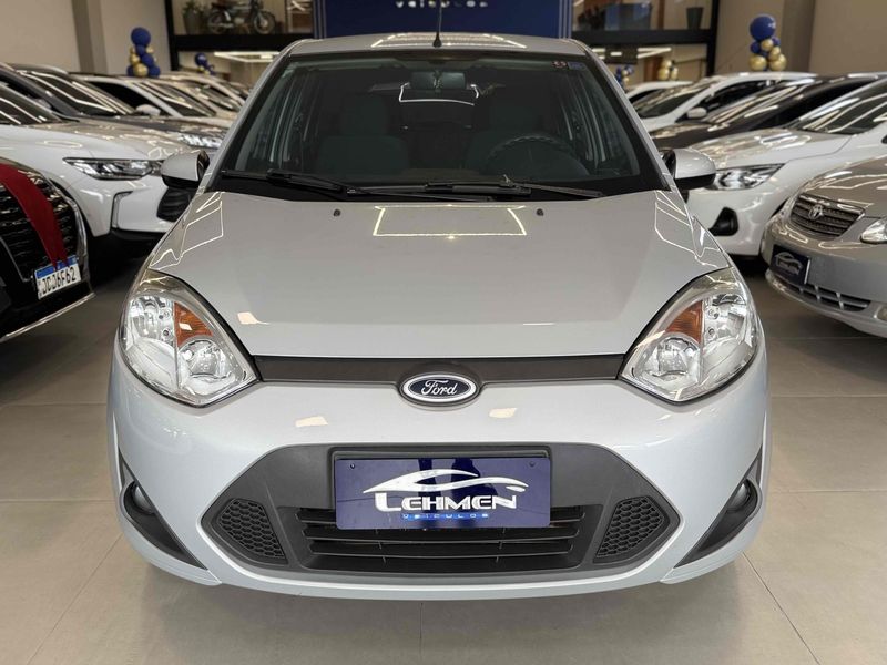 FORD FIESTA 1.0 ROCAM HATCH 8V 2013/2014 LEHMEN VEÍCULOS VENÂNCIO AIRES / Carros no Vale
