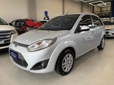 FORD FIESTA 1.0 ROCAM HATCH 8V 2013/2014 LEHMEN VEÍCULOS VENÂNCIO AIRES / Carros no Vale