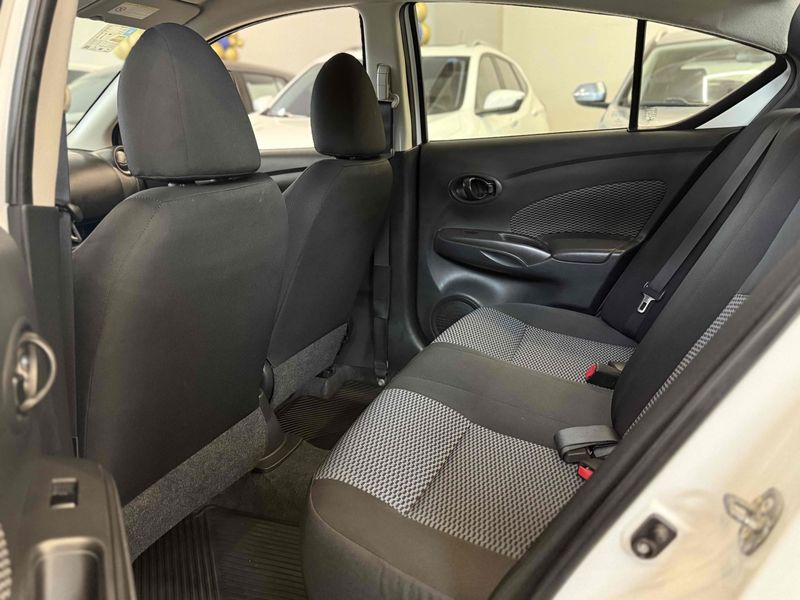 NISSAN VERSA 1.0 12V S 2017/2017 LEHMEN VEÍCULOS VENÂNCIO AIRES / Carros no Vale