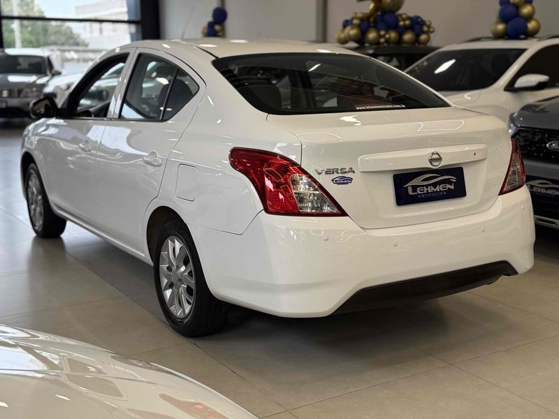 NISSAN VERSA 1.0 12V S 2017/2017 LEHMEN VEÍCULOS VENÂNCIO AIRES / Carros no Vale