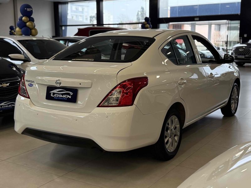 NISSAN VERSA 1.0 12V S 2017/2017 LEHMEN VEÍCULOS VENÂNCIO AIRES / Carros no Vale
