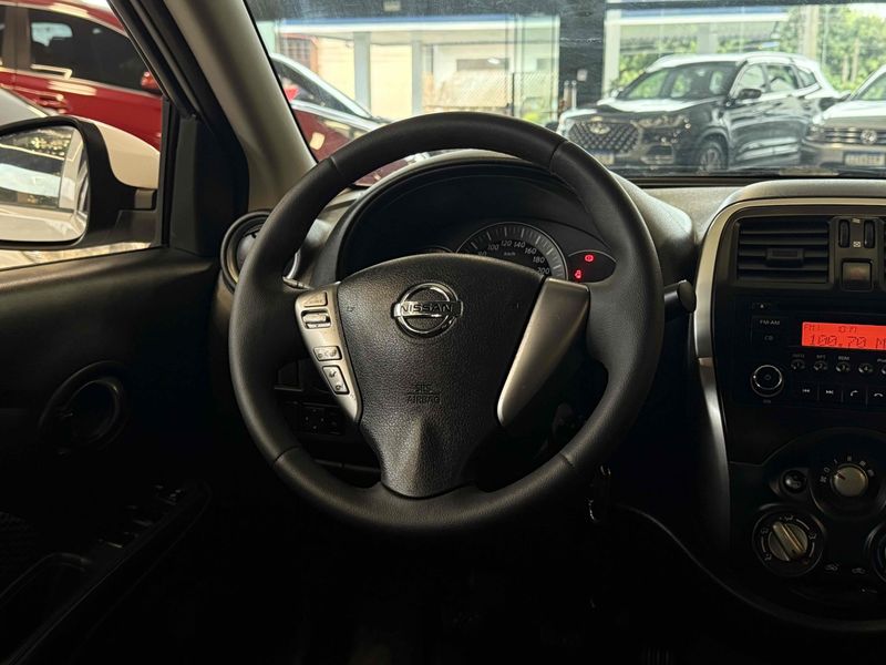 NISSAN VERSA 1.0 12V S 2017/2017 LEHMEN VEÍCULOS VENÂNCIO AIRES / Carros no Vale