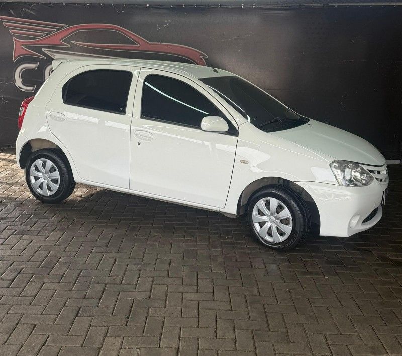 Toyota ETIOS X 1.3 2013/2013 SÉRGIO VEÍCULOS TEUTÔNIA / Carros no Vale