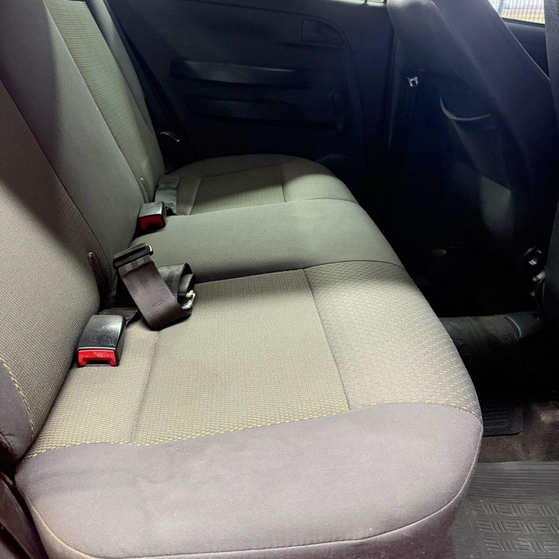 Volkswagen FOX 1.0 2009/2009 SÉRGIO VEÍCULOS TEUTÔNIA / Carros no Vale