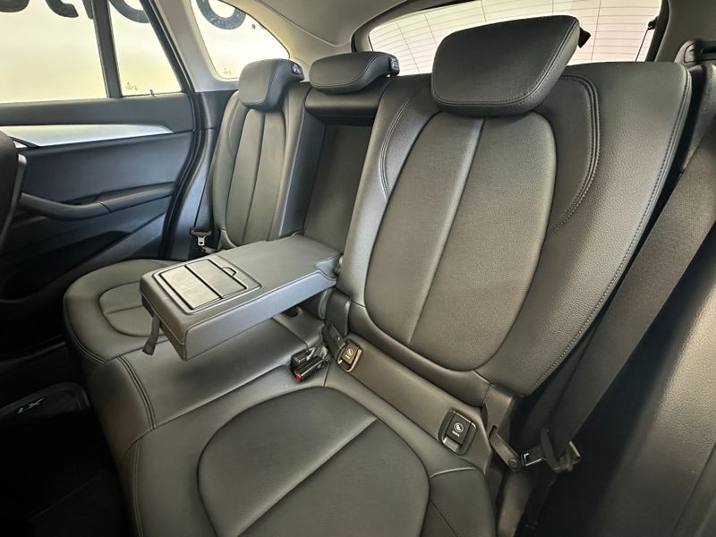 BMW X1 2.0 16V TURBO ACTIVEFLEX SDRIVE20I OUTDOOR 4P AUTOMÁTICO 2021/2022 BETIOLO NOVOS E SEMINOVOS LAJEADO / Carros no Vale