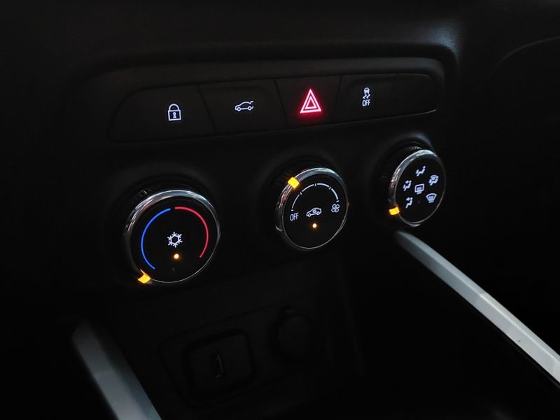 Chevrolet ONIX 1.0 FLEX LT MANUAL 2025/2025 BETIOLO NOVOS E SEMINOVOS LAJEADO / Carros no Vale