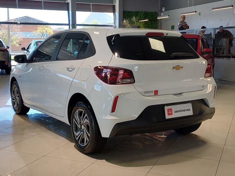 Chevrolet ONIX 1.0 FLEX LT MANUAL 2025/2025 BETIOLO NOVOS E SEMINOVOS LAJEADO / Carros no Vale