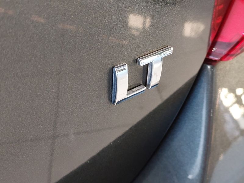 Chevrolet ONIX 1.0 MPFI LT 8V FLEX 4P MANUAL 2019/2019 BETIOLO NOVOS E SEMINOVOS LAJEADO / Carros no Vale