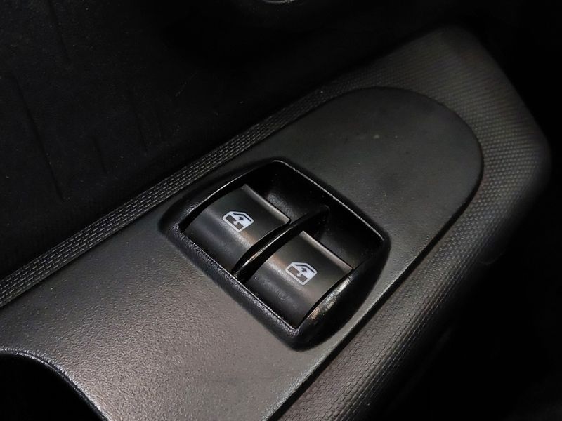 Fiat MOBI 1.0 EVO FLEX LIKE MANUAL 2023/2023 BETIOLO NOVOS E SEMINOVOS LAJEADO / Carros no Vale