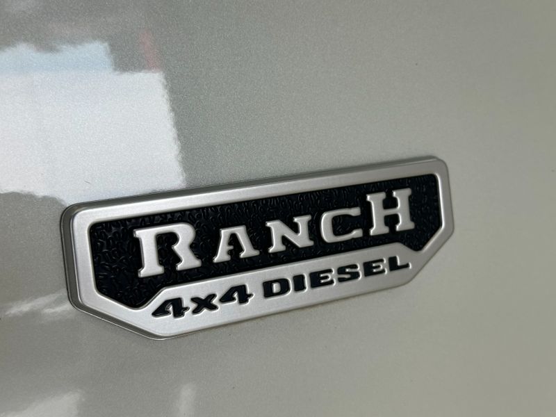 Fiat TORO 2.0 16V TURBO DIESEL RANCH 4WD AT9 2023/2024 BETIOLO NOVOS E SEMINOVOS LAJEADO / Carros no Vale