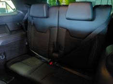 JEEP COMMANDER 2.0 HURRICANE 4 TURBO GASOLINA BLACKHAWK AT9 2024/2025 BETIOLO NOVOS E SEMINOVOS LAJEADO / Carros no Vale