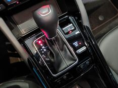 JEEP COMMANDER 2.0 HURRICANE 4 TURBO GASOLINA BLACKHAWK AT9 2024/2025 BETIOLO NOVOS E SEMINOVOS LAJEADO / Carros no Vale