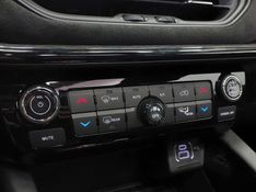 JEEP COMMANDER 2.0 HURRICANE 4 TURBO GASOLINA BLACKHAWK AT9 2025/2026 BETIOLO NOVOS E SEMINOVOS LAJEADO / Carros no Vale