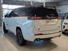 JEEP COMMANDER 2.0 HURRICANE 4 TURBO GASOLINA BLACKHAWK AT9 2024/2025 BETIOLO NOVOS E SEMINOVOS LAJEADO / Carros no Vale