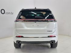 JEEP COMMANDER 2.0 HURRICANE 4 TURBO GASOLINA BLACKHAWK AT9 2025/2026 BETIOLO NOVOS E SEMINOVOS LAJEADO / Carros no Vale