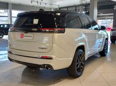 JEEP COMMANDER 2.0 HURRICANE 4 TURBO GASOLINA BLACKHAWK AT9 2024/2025 BETIOLO NOVOS E SEMINOVOS LAJEADO / Carros no Vale