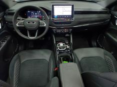 JEEP COMMANDER 2.0 HURRICANE 4 TURBO GASOLINA BLACKHAWK AT9 2025/2026 BETIOLO NOVOS E SEMINOVOS LAJEADO / Carros no Vale