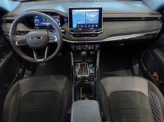 JEEP COMMANDER 2.0 HURRICANE 4 TURBO GASOLINA BLACKHAWK AT9 2024/2025 BETIOLO NOVOS E SEMINOVOS LAJEADO / Carros no Vale