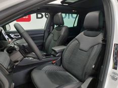 JEEP COMMANDER 2.0 HURRICANE 4 TURBO GASOLINA BLACKHAWK AT9 2025/2026 BETIOLO NOVOS E SEMINOVOS LAJEADO / Carros no Vale