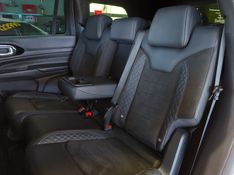 JEEP COMMANDER 2.0 HURRICANE 4 TURBO GASOLINA BLACKHAWK AT9 2024/2025 BETIOLO NOVOS E SEMINOVOS LAJEADO / Carros no Vale
