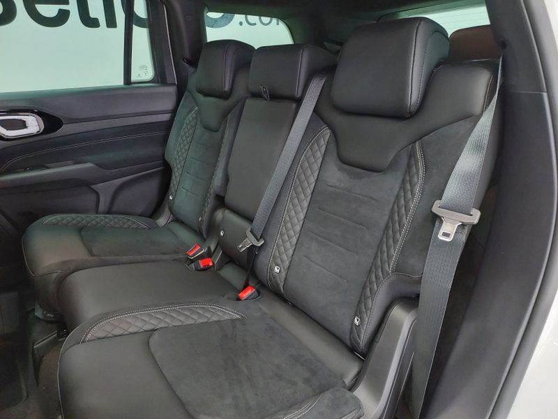 JEEP COMMANDER 2.0 HURRICANE 4 TURBO GASOLINA BLACKHAWK AT9 2025/2026 BETIOLO NOVOS E SEMINOVOS LAJEADO / Carros no Vale