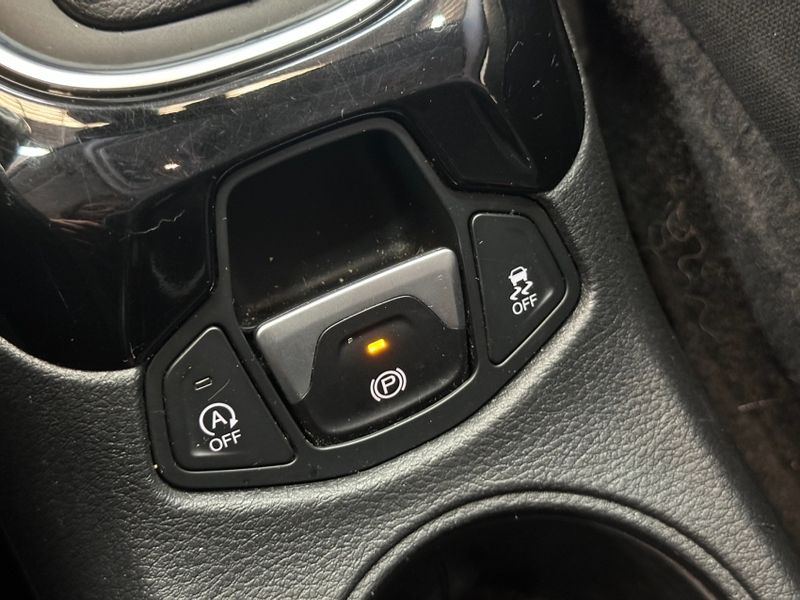JEEP COMPASS 2.0 16V FLEX LIMITED AUTOMÁTICO 2021/2021 BETIOLO NOVOS E SEMINOVOS LAJEADO / Carros no Vale