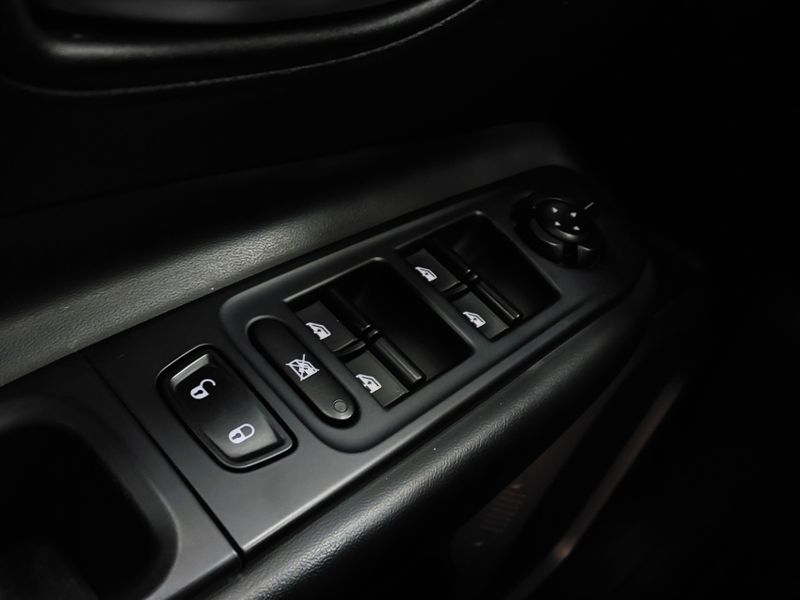 JEEP RENEGADE 1.8 16V FLEX LONGITUDE 4P AUTOMÁTICO 2017/2018 BETIOLO NOVOS E SEMINOVOS LAJEADO / Carros no Vale
