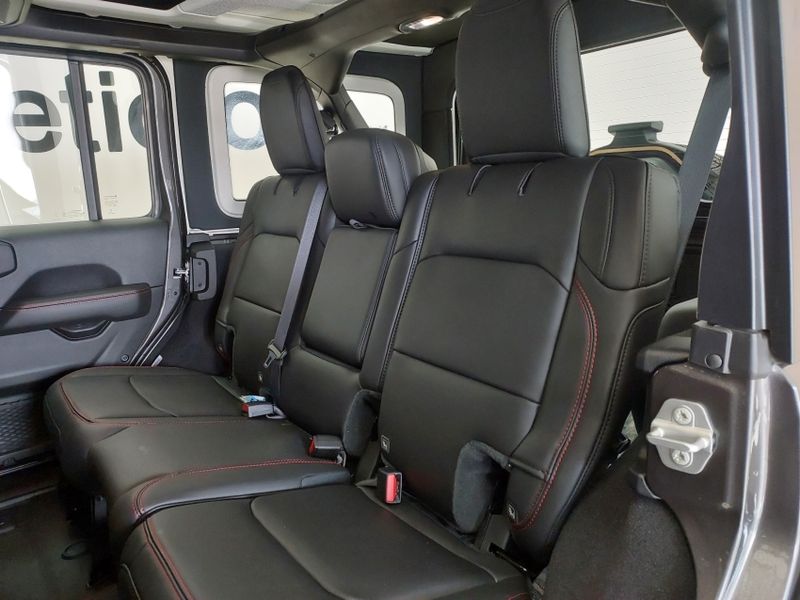 JEEP WRANGLER 2.0 TURBO GASOLINA RUBICON 4P 4X4 AT8 2025/2025 BETIOLO NOVOS E SEMINOVOS LAJEADO / Carros no Vale