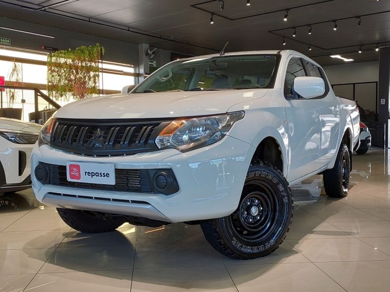Mitsubishi L200 TRITON 2.4 16V TURBO DIESEL GL CD 4X4 MANUAL 2021/2022 BETIOLO NOVOS E SEMINOVOS LAJEADO / Carros no Vale