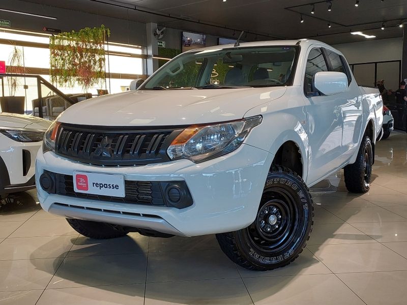 Mitsubishi L200 TRITON 2.4 16V TURBO DIESEL GL CD 4X4 MANUAL 2021/2022 BETIOLO NOVOS E SEMINOVOS LAJEADO / Carros no Vale
