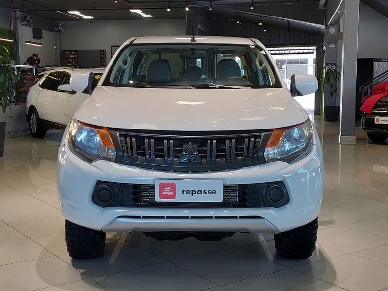 Mitsubishi L200 TRITON 2.4 16V TURBO DIESEL GL CD 4X4 MANUAL 2021/2022 BETIOLO NOVOS E SEMINOVOS LAJEADO / Carros no Vale