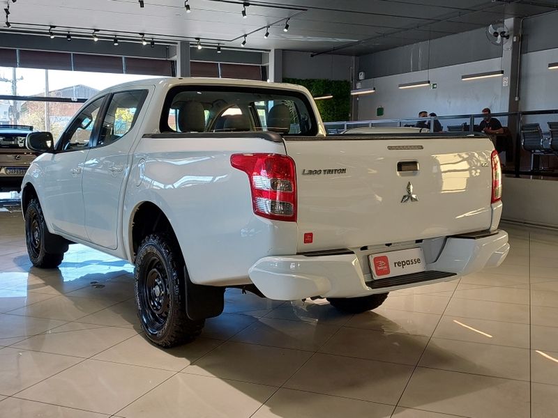 Mitsubishi L200 TRITON 2.4 16V TURBO DIESEL GL CD 4X4 MANUAL 2021/2022 BETIOLO NOVOS E SEMINOVOS LAJEADO / Carros no Vale